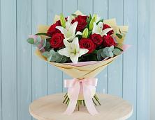 Букет цветов из:  Лилии и Розы в Любучаны