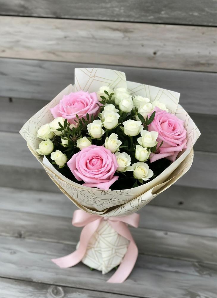 Букет цветов из: Розы в Любучаны