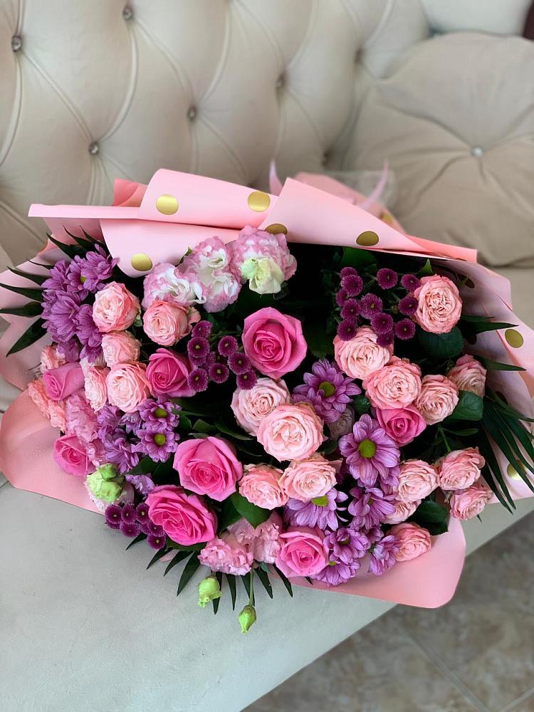 Букет цветов из: Хризантемы, Розы и Лизиантусы в Любучаны