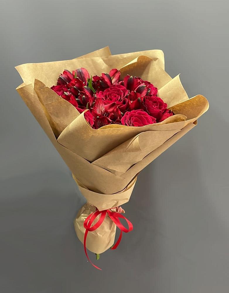 Букет цветов из: Альстромерии и Розы в Любучаны