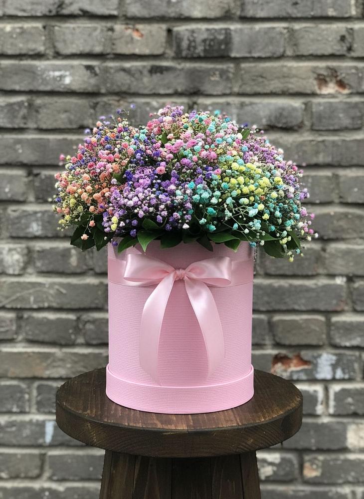 Цветочная композиция из Гипсофила и Розы в шляпной коробке в Любучаны