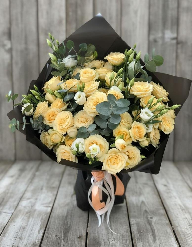 Букет цветов из: Розы и Лизиантусы в Любучаны