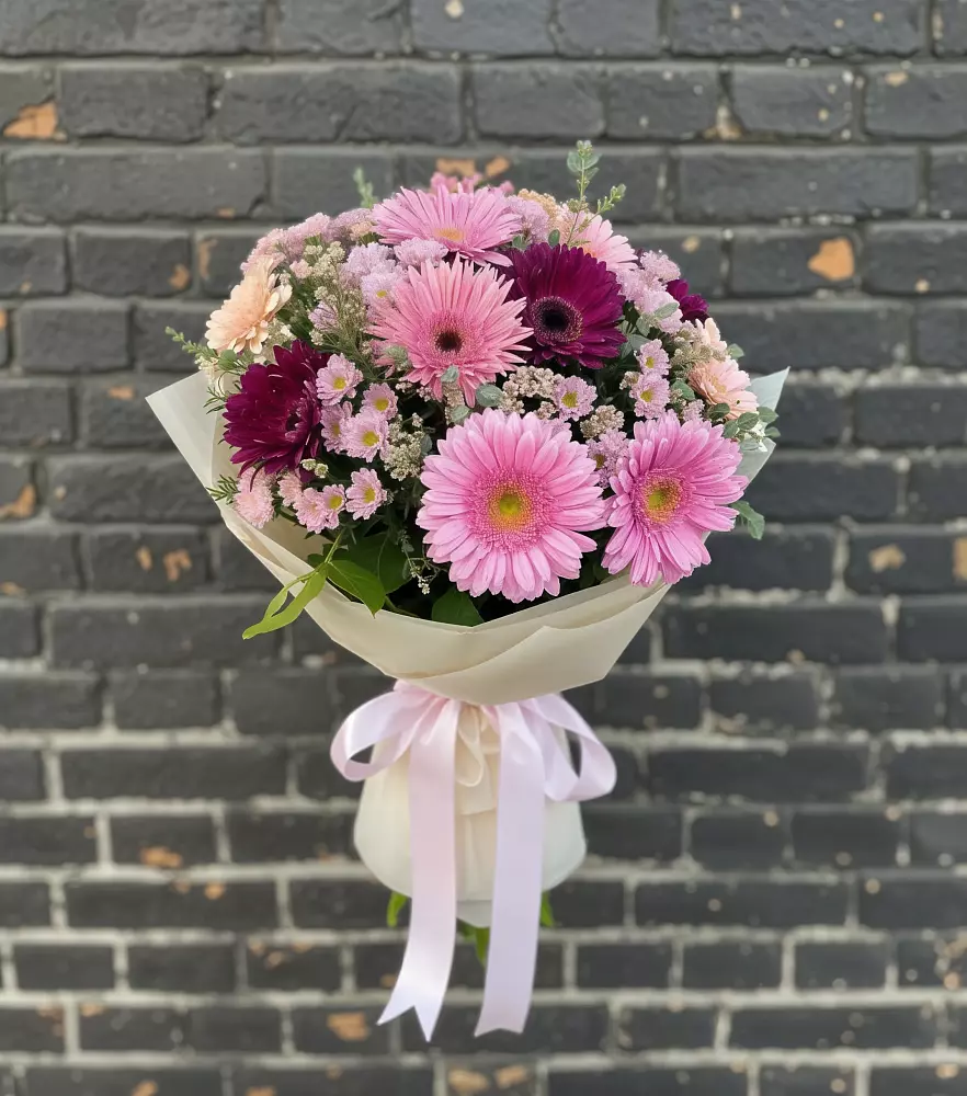 Букет цветов из: Герберы и Хризантемы в Любучаны