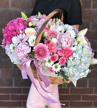 Цветочная композиция из Розы, Хризантемы, Пионы и Лизиантусы в корзине #REPLACE_PRED# Любучаны