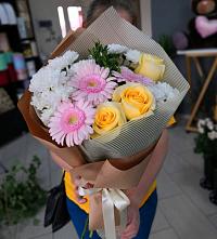 Букет цветов из:  Герберы, Розы и Хризантемы в Любучаны