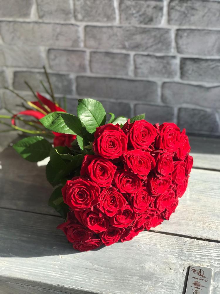 Букет Красные розы Фридом в Любучаны
