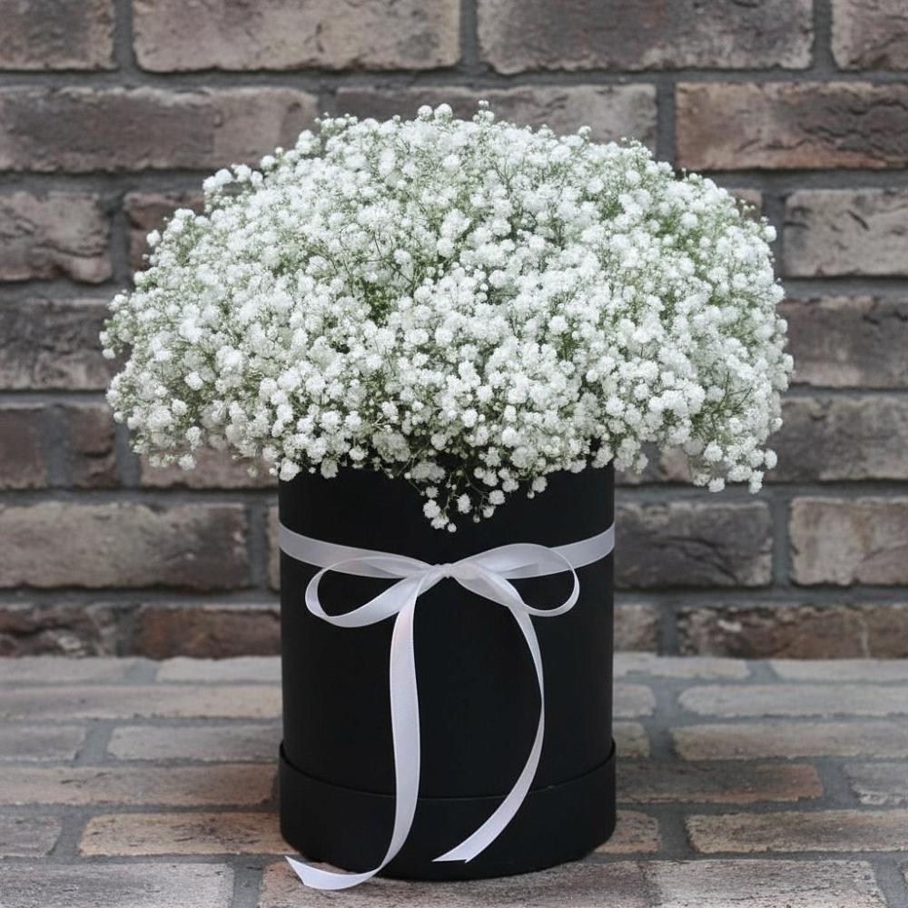 Цветочная композиция из Гипсофила в шляпной коробке в Любучаны