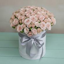 Цветочная композиция из Розы в шляпной коробке в Любучаны