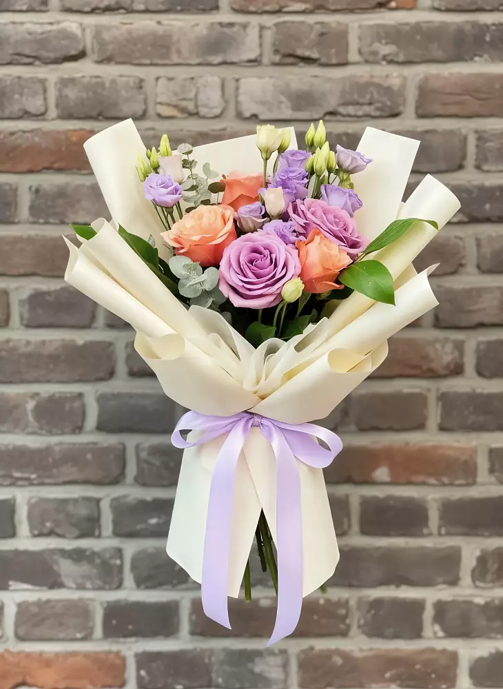 Букет цветов из: Лизиантусы и Розы в Любучаны