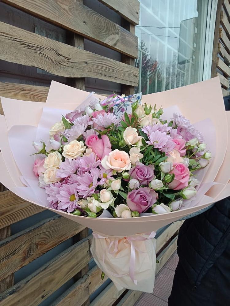 Букет цветов из: Розы и Хризантемы в Любучаны