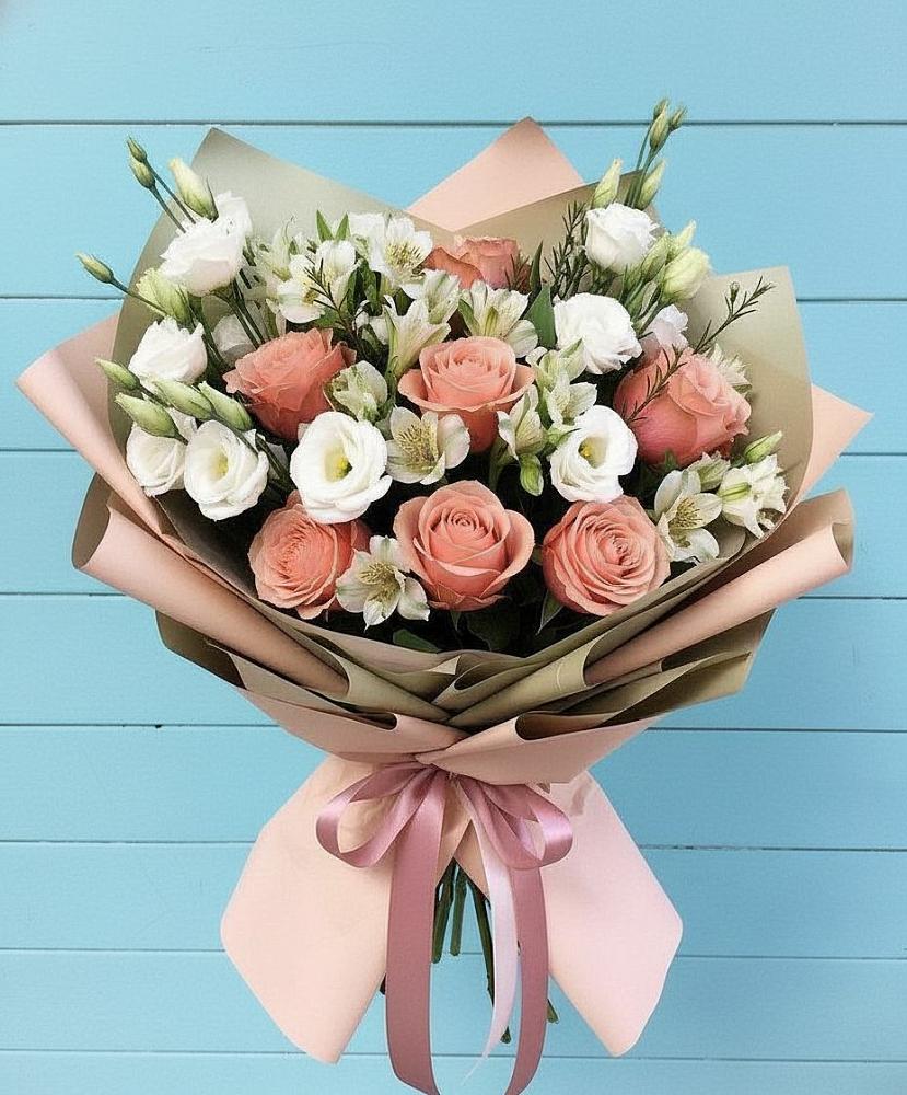 Букет цветов из: Розы, Альстромерии и Лизиантусы в Любучаны