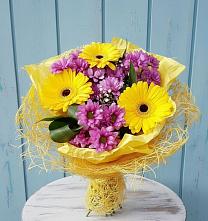 Букет цветов из:  Хризантемы и Герберы в Любучаны