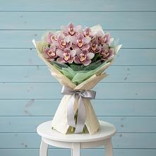 Букет цветов из:  Орхидеи и Розы в Любучаны