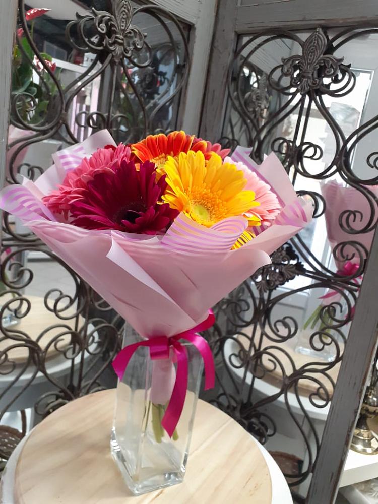 Букет цветов из: Герберы в Любучаны