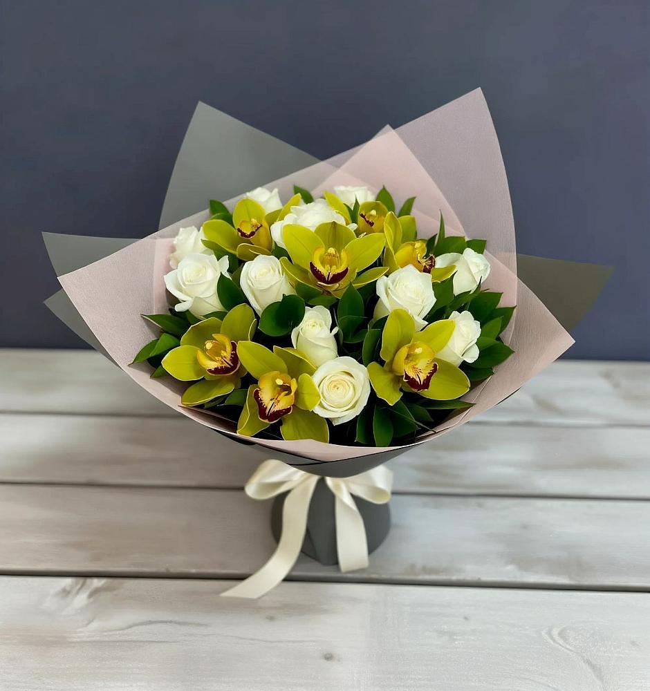 Букет цветов из: Орхидеи и Розы в Любучаны