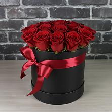 Цветочная композиция из Розы в шляпной коробке в Любучаны