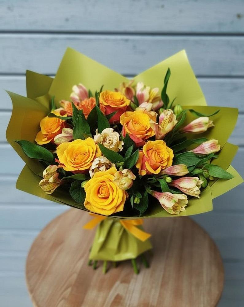 Букет цветов из: Альстромерии и Розы в Любучаны