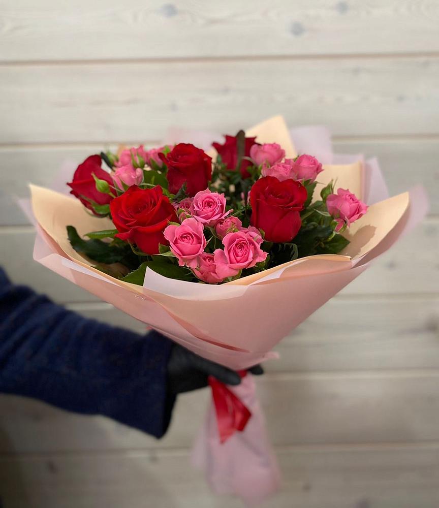 Букет цветов из: Розы в Любучаны