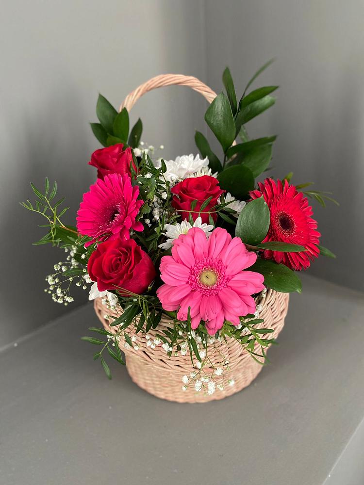 Цветочная композиция из Розы, Хризантемы и Герберы в корзине в Любучаны
