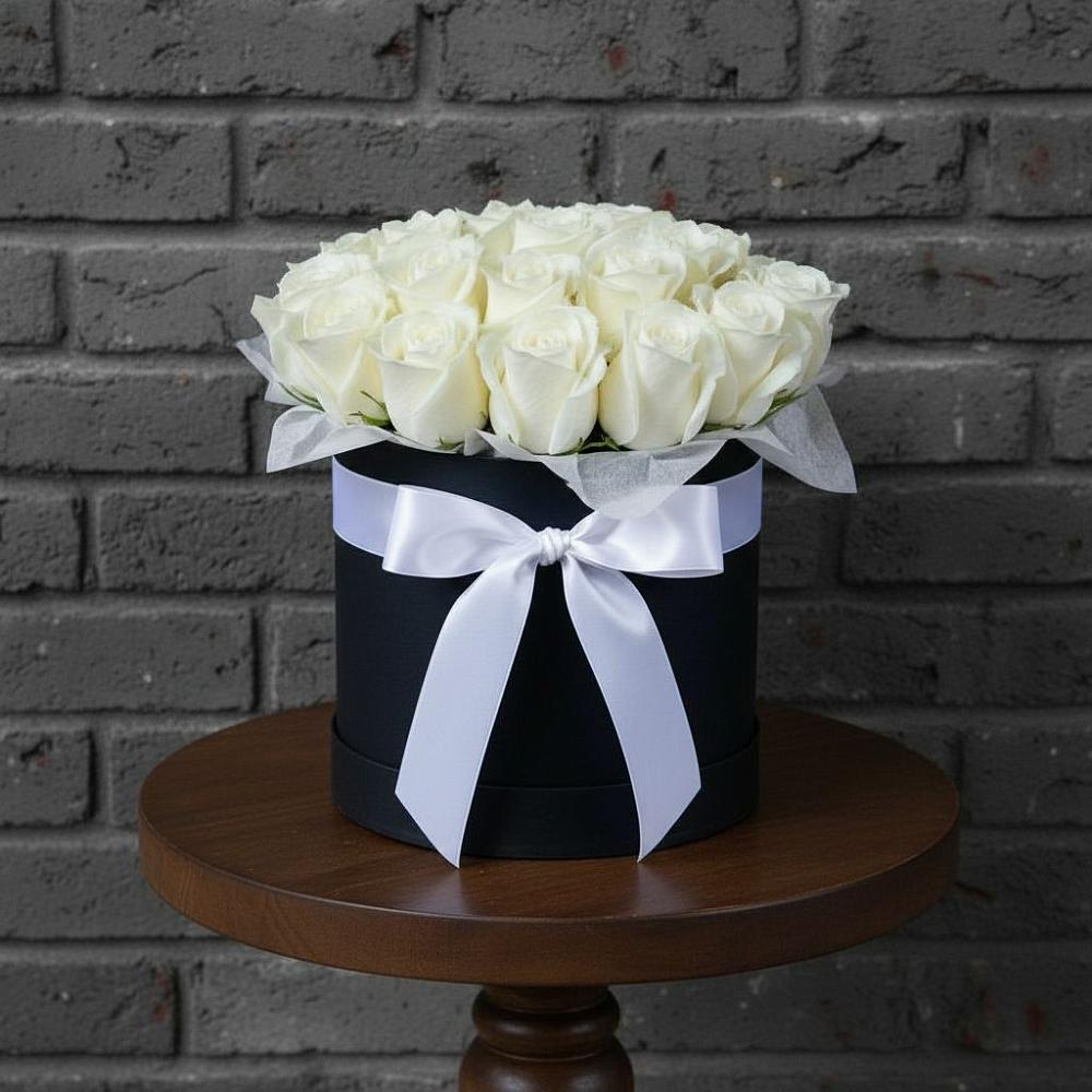 Цветочная композиция из Розы в шляпной коробке в Любучаны