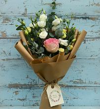Букет цветов из:  Розы и Лизиантусы в Любучаны