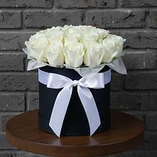 Цветочная композиция из Розы в шляпной коробке в Любучаны